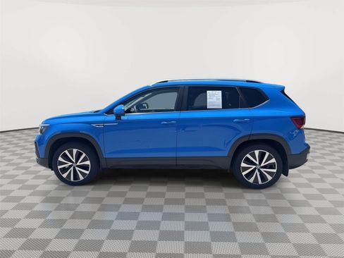 Used 2023 Volkswagen Taos SE w/ Panoramic Sunroof Package AWD/4WD image 2
