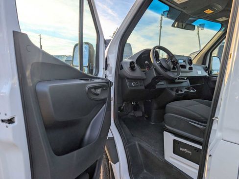 Used 2025 Mercedes-Benz Sprinter 2500 image 22