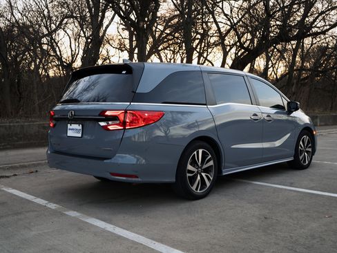 Used 2023 Honda Odyssey Touring image 9