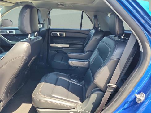 Used 2021 Ford Explorer XLT w/ Equipment Group 202A AWD/4WD image 13