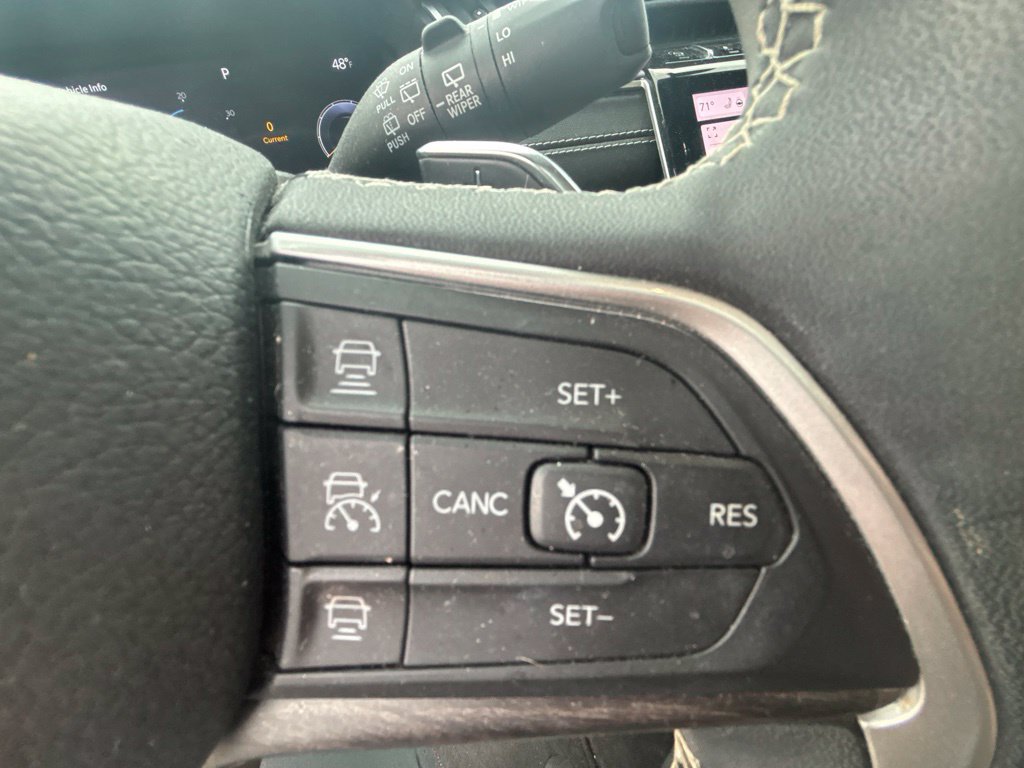 Used 2023 Jeep Grand Cherokee Limited w/ Luxury Tech Group II AWD/4WD image 26
