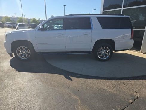 Used 2016 GMC Yukon XL SLT w/ Open Road Package AWD/4WD image 4