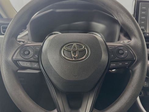 Used 2022 Toyota RAV4 XLE FWD image 16
