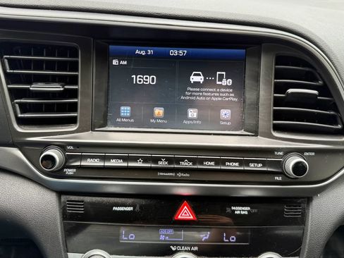 Used 2020 Hyundai Elantra SEL w/ Cargo Package (C1) FWD image 16