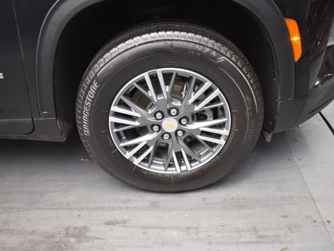 Used 2024 Chevrolet Traverse LT FWD image 21