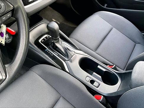 Used 2025 Toyota Corolla LE image 17