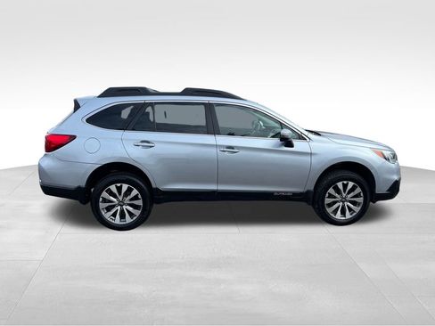 Used 2017 Subaru Outback 2.5i Limited image 9