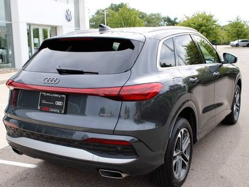 Used 2025 Audi Q5 Premium w/ Convenience Package AWD/4WD image 3
