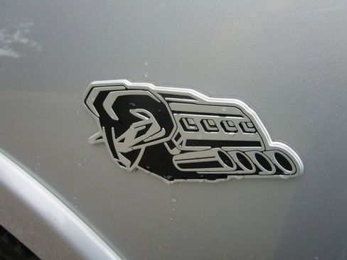 New 2026 RAM 1500 Laramie AWD/4WD image 16