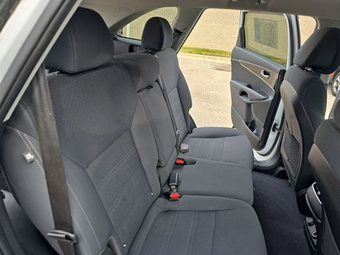 Used 2016 Kia Sorento LX image 11