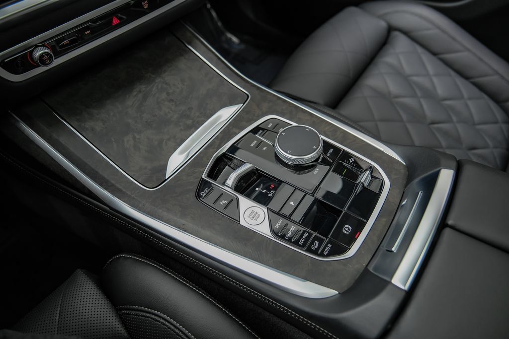 Used 2025 BMW X7 xDrive40i AWD/4WD image 28