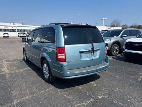 Used 2009 Chrysler Town & Country Limited w/ Entertainment Group #3 image 7