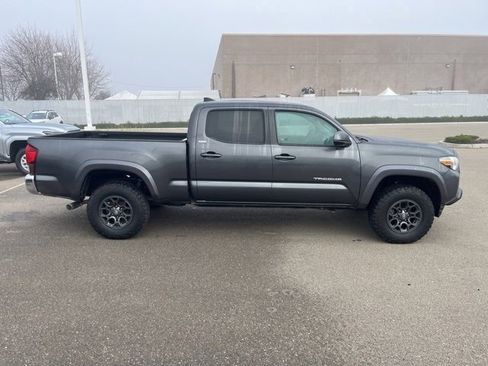 Used 2018 Toyota Tacoma SR5 image 4