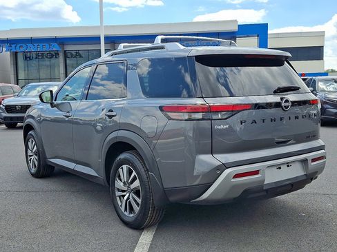 Used 2023 Nissan Pathfinder SL w/ Lighting Package (N92) AWD/4WD image 4