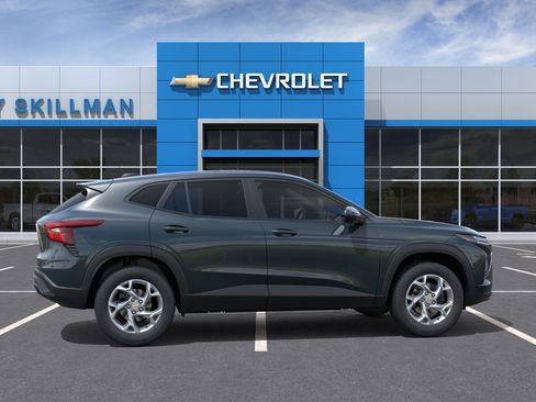 New 2026 Chevrolet Trax LS w/ LS Convenience Package FWD image 5