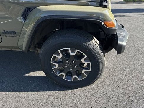 New 2025 Jeep Gladiator Sport w/ Premium Package image 12