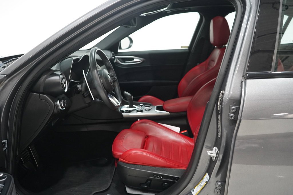 Used 2023 Alfa Romeo Giulia Veloce AWD/4WD image 28