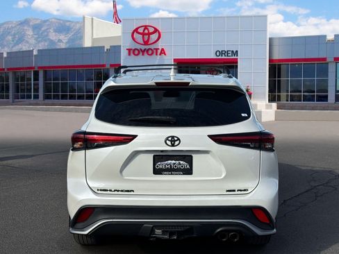Used 2021 Toyota Highlander XSE AWD/4WD image 4