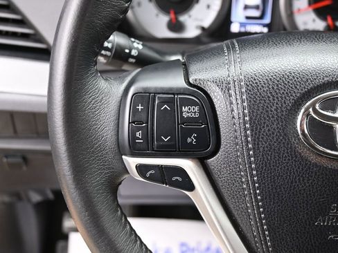 Used 2018 Toyota Sienna SE FWD image 19