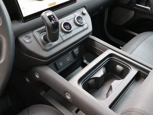 Used 2023 Land Rover Defender 130 X-Dynamic SE image 31