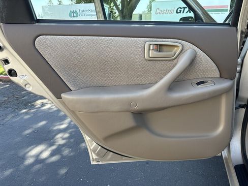Used 2000 Toyota Camry LE FWD image 30