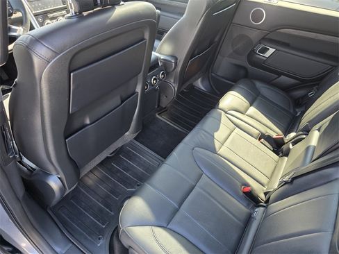 Used 2020 Land Rover Discovery HSE image 18