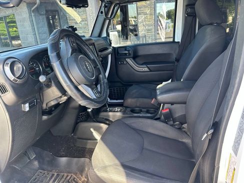 Used 2018 Jeep Wrangler Unlimited Sport S AWD/4WD image 7