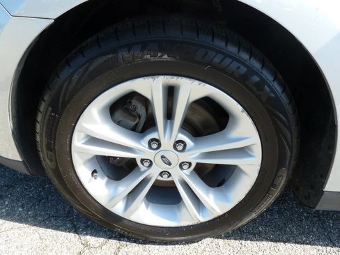 Used 2017 Ford Taurus SEL FWD image 32