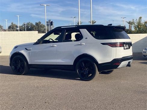 Used 2025 Land Rover Discovery Metropolitan Edition image 19