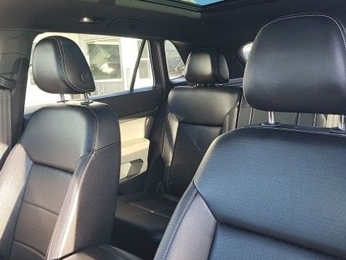 Used 2022 Volkswagen Atlas Cross Sport SE image 9