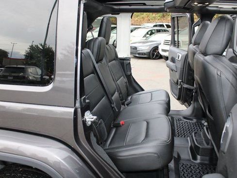 Used 2021 Jeep Wrangler Unlimited Sahara image 23