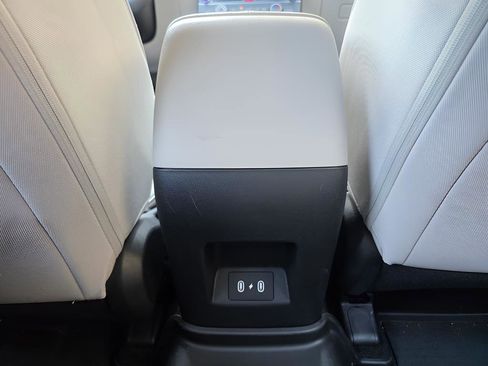 Certified 2025 Hyundai Tucson SE image 16