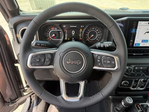 New 2026 Jeep Wrangler Unlimited Sahara AWD/4WD image 13
