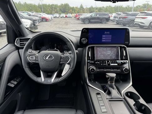 New 2025 Lexus LX 600 4WD w/ Luxury Package image 8