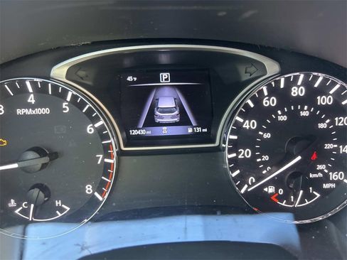 Used 2019 Nissan Pathfinder S image 15