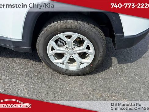 Used 2024 Jeep Compass Latitude AWD/4WD image 24