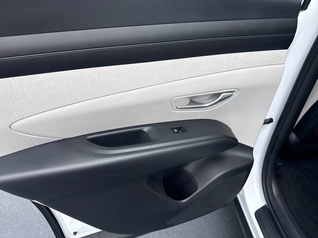 Certified 2025 Hyundai Tucson SEL AWD/4WD image 17
