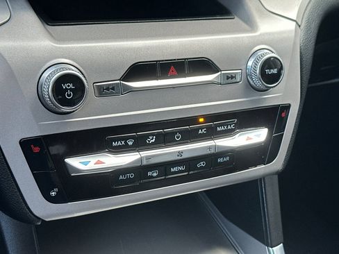 Used 2023 Ford Explorer XLT w/ Equipment Group 202A image 21