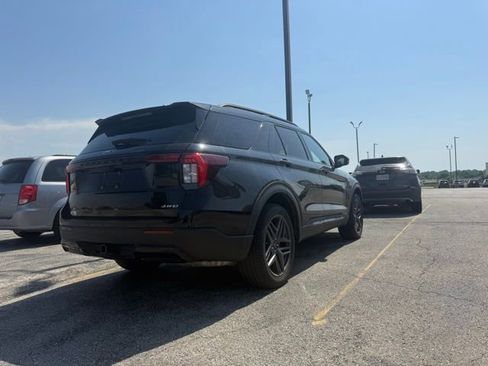 Used 2025 Ford Explorer ST-Line w/ Premium Package AWD/4WD image 4