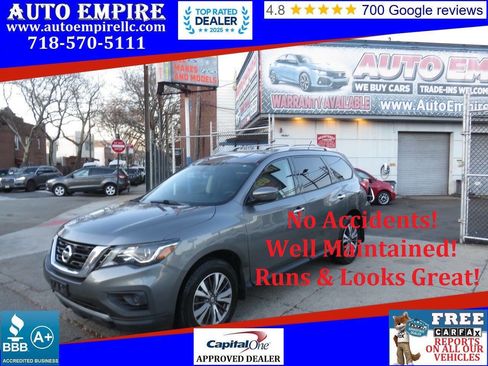 Used 2017 Nissan Pathfinder S image 1