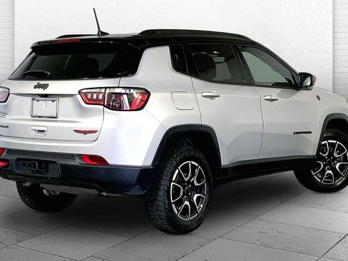 Used 2025 Jeep Compass Trailhawk w/ Trailer Tow Group AWD/4WD image 13