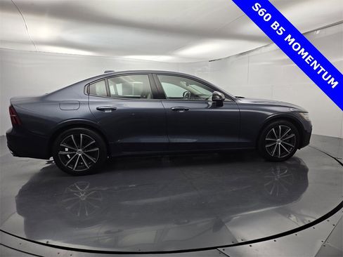 Used 2022 Volvo S60 B5 Momentum image 8