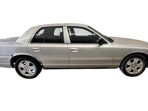 Used 2006 Ford Crown Victoria LX RWD image 7