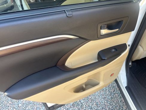 Used 2015 Toyota Highlander Limited image 13