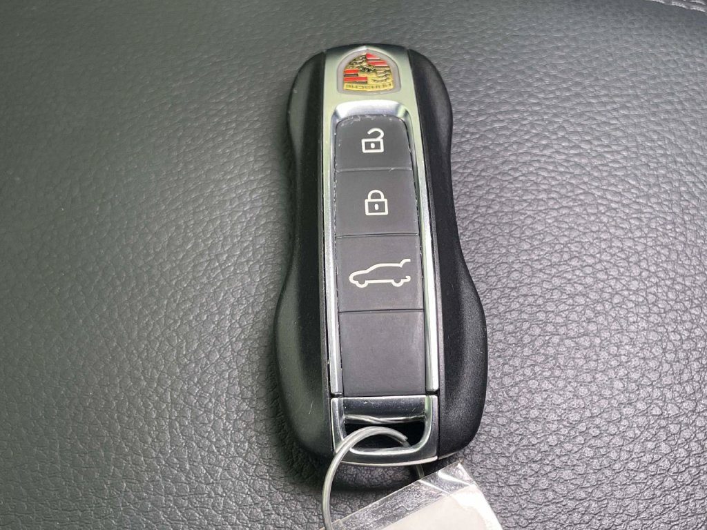 Certified 2023 Porsche Cayenne AWD/4WD image 43