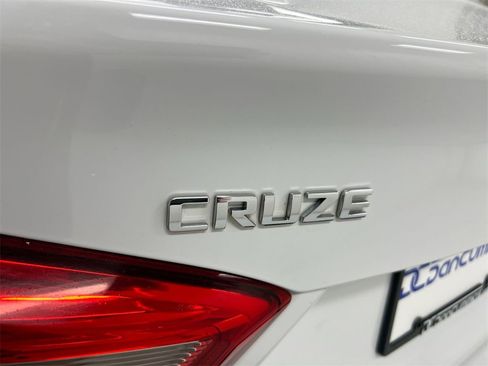 Used 2019 Chevrolet Cruze LT image 27