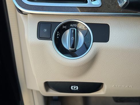 Used 2014 Mercedes-Benz E 350 4MATIC Sedan image 18