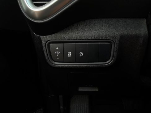 Used 2025 Kia Soul LX w/ LX Technology Package FWD image 20