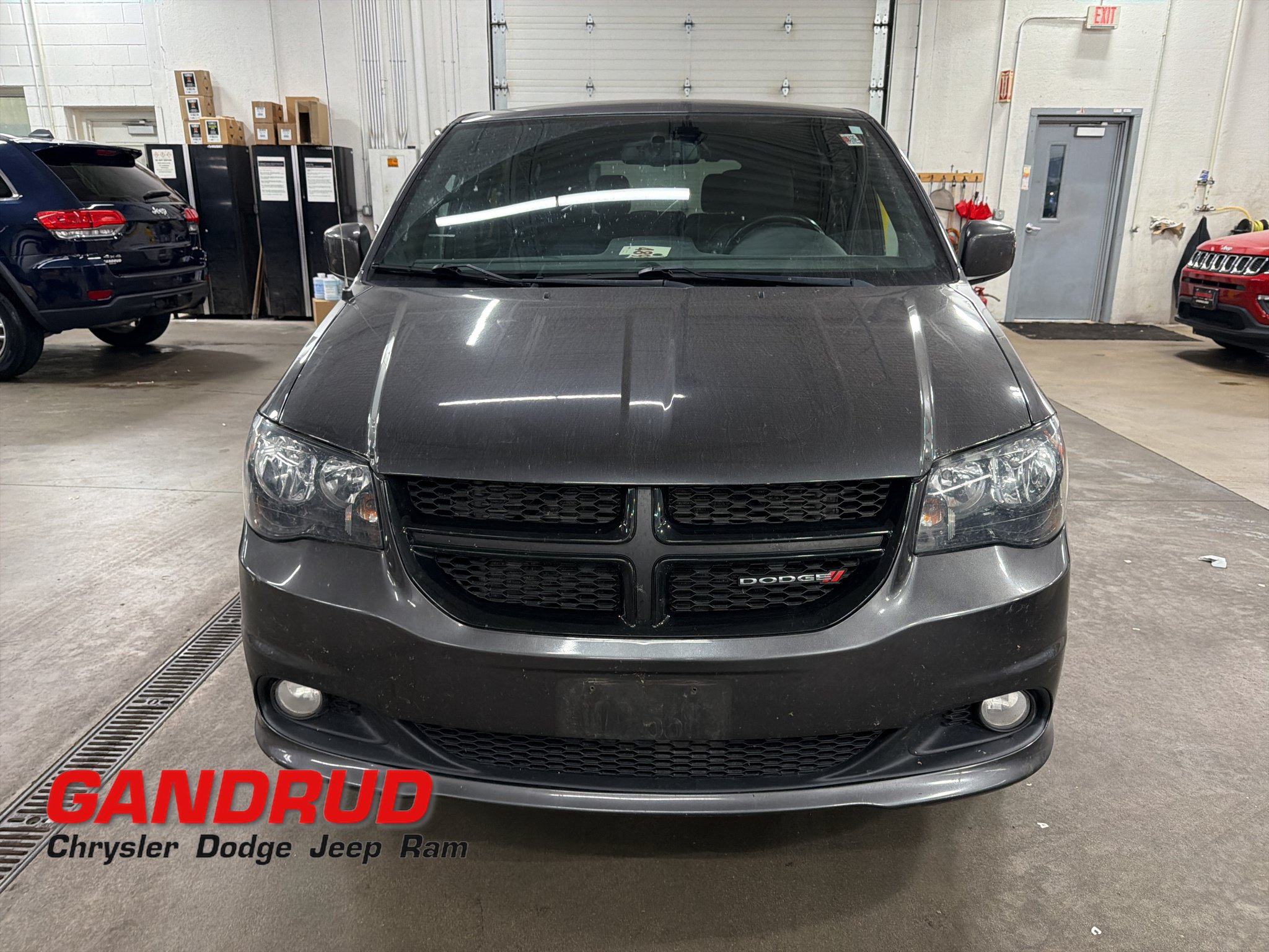 Used 2016 Dodge Grand Caravan SXT FWD image 1