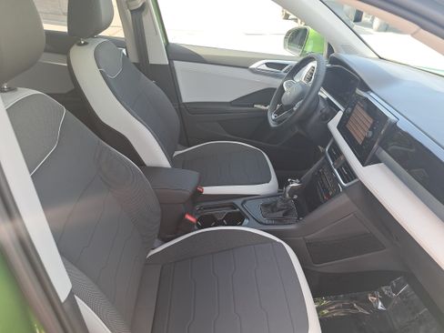 New 2026 Volkswagen Taos SE FWD image 10